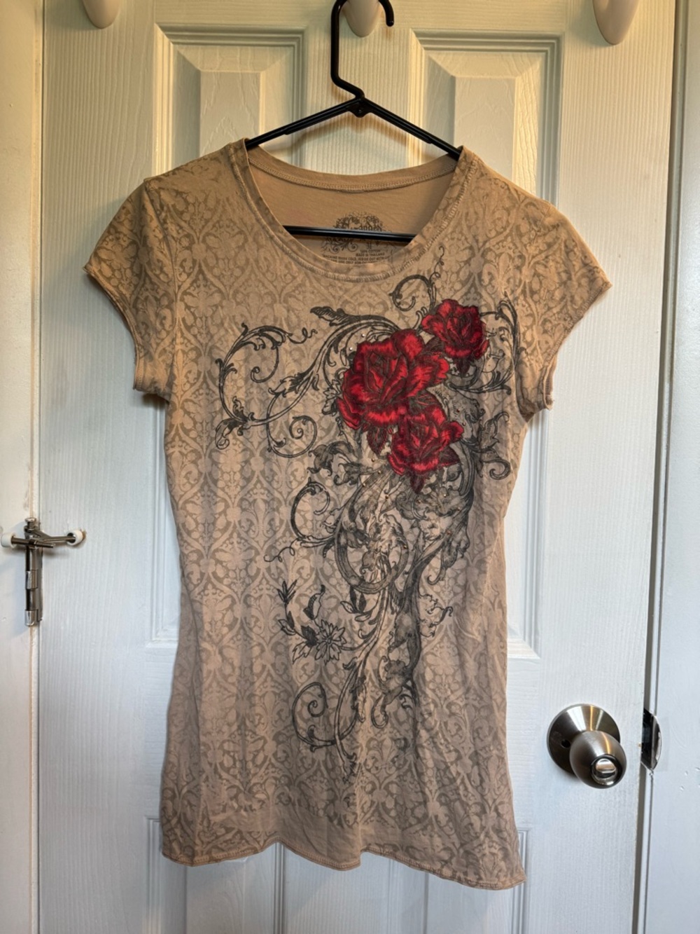 Tan Floral Graphic Scoop Neck Women's Top with Red Rose Detail